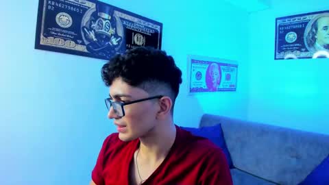 Snapshot of tylerwhiite_ chatting on January 15, 2025, 6:54 am online show from January 15, 2025, 6:54 am
