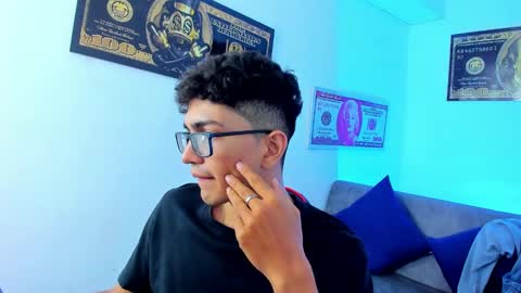 Snapshot of tylerwhiite_ chatting on January 17, 2025, 7:08 am online show from January 17, 2025, 7:08 am
