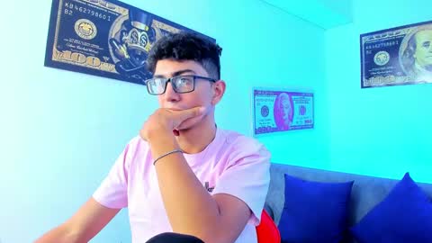 Snapshot of tylerwhiite_ chatting on January 18, 2025, 2:58 am online show from January 18, 2025, 2:58 am