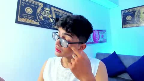 Snapshot of tylerwhiite_ chatting on January 19, 2025, 3:08 am online show from January 19, 2025, 3:08 am