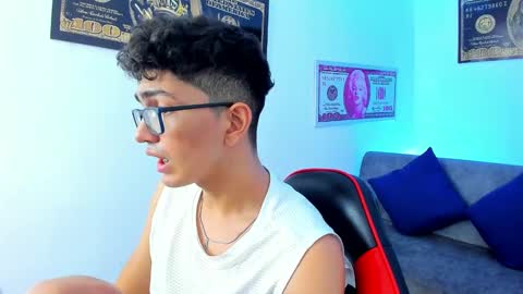 Snapshot of tylerwhiite_ chatting on January 19, 2025, 9:11 am online show from January 19, 2025, 9:11 am