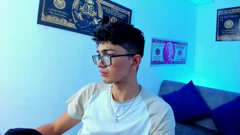 Snapshot of tylerwhiite_ chatting on January 21, 2025, 2:54 am online show from January 21, 2025, 2:54 am