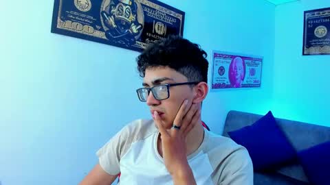 Snapshot of tylerwhiite_ chatting on January 21, 2025, 6:33 am online show from January 21, 2025, 6:33 am
