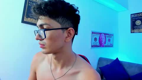 Snapshot of tylerwhiite_ chatting on January 21, 2025, 9:35 am online show from January 21, 2025, 9:35 am