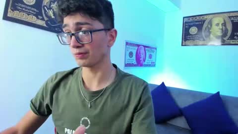 Snapshot of tylerwhiite_ chatting on January 22, 2025, 6:20 am online show from January 22, 2025, 6:20 am