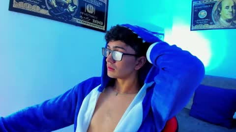 Snapshot of tylerwhiite_ chatting on January 24, 2025, 3:11 am online show from January 24, 2025, 3:11 am
