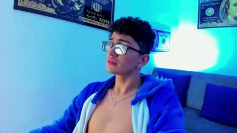 Snapshot of tylerwhiite_ chatting on January 24, 2025, 6:35 am online show from January 24, 2025, 6:35 am