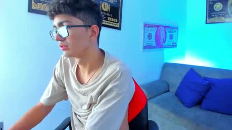 Snapshot of tylerwhiite_ chatting on January 25, 2025, 6:34 am online show from January 25, 2025, 6:34 am