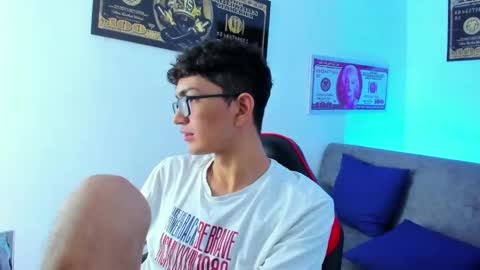 Snapshot of tylerwhiite_ chatting on February 1, 2025, 2:58 am online show from February 1, 2025, 2:58 am