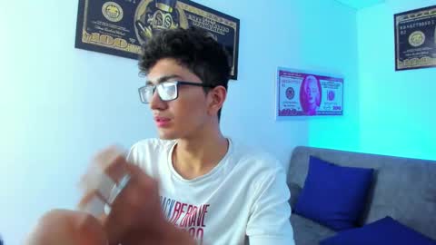 Snapshot of tylerwhiite_ chatting on February 1, 2025, 9:21 am online show from February 1, 2025, 9:21 am