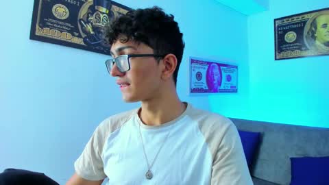 Snapshot of tylerwhiite_ chatting on February 2, 2025, 2:59 am online show from February 2, 2025, 2:59 am