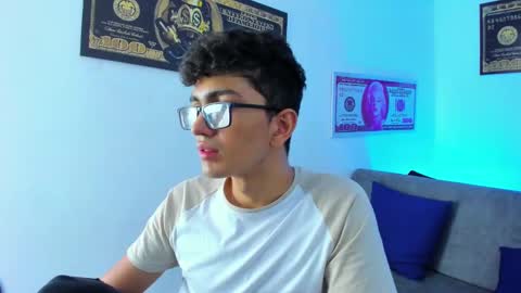 Snapshot of tylerwhiite_ chatting on February 2, 2025, 7:30 am online show from February 2, 2025, 7:30 am