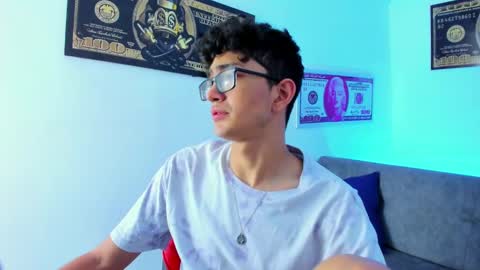 Snapshot of tylerwhiite_ chatting on February 4, 2025, 6:57 am online show from February 4, 2025, 6:57 am