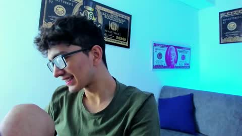 Snapshot of tylerwhiite_ chatting on February 5, 2025, 2:51 am online show from February 5, 2025, 2:51 am