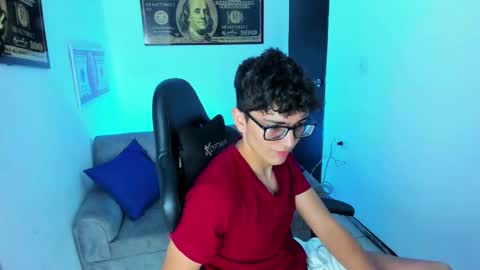 Snapshot of tylerwhiite_ chatting on February 7, 2025, 3:12 am online show from February 7, 2025, 3:12 am