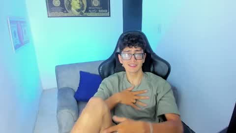 Snapshot of tylerwhiite_ chatting on February 8, 2025, 2:58 am online show from February 8, 2025, 2:58 am