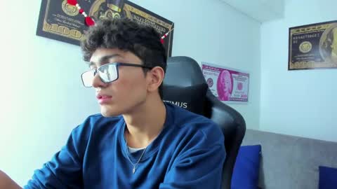 Snapshot of tylerwhiite_ chatting on February 11, 2025, 5:58 am online show from February 11, 2025, 5:58 am