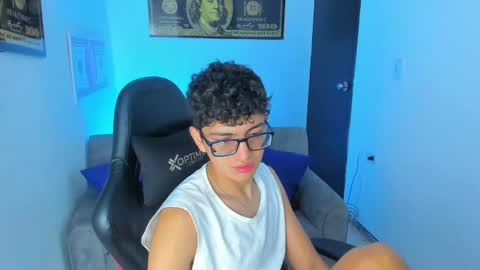 Snapshot of tylerwhiite_ chatting on February 16, 2025, 3:04 am online show from February 16, 2025, 3:04 am