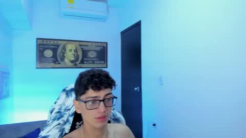 Snapshot of tylerwhiite_ chatting on February 19, 2025, 6:22 am online show from February 19, 2025, 6:22 am