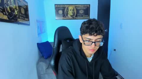 Snapshot of tylerwhiite_ chatting on February 23, 2025, 3:02 am online show from February 23, 2025, 3:02 am