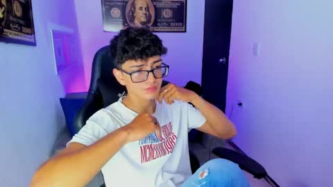 Snapshot of tylerwhiite_ chatting on February 25, 2025, 2:58 am online show from February 25, 2025, 2:58 am
