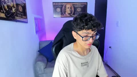 Snapshot of tylerwhiite_ chatting on February 26, 2025, 6:04 am online show from February 26, 2025, 6:04 am