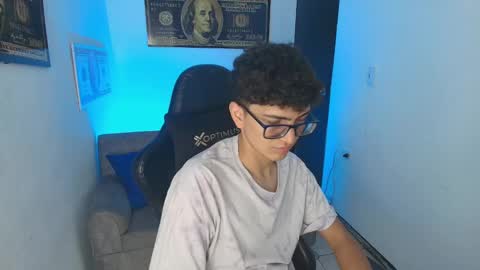 Snapshot of tylerwhiite_ chatting on February 27, 2025, 3:25 am online show from February 27, 2025, 3:25 am
