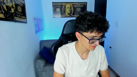 Snapshot of tylerwhiite_ chatting on March 1, 2025, 6:03 am online show from March 1, 2025, 6:03 am