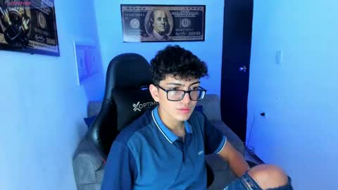 Snapshot of tylerwhiite_ chatting on March 4, 2025, 2:27 am online show from March 4, 2025, 2:27 am