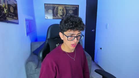 Snapshot of tylerwhiite_ chatting on March 7, 2025, 6:24 am online show from March 7, 2025, 6:24 am