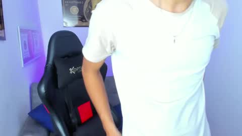 Snapshot of tylerwhiite_ chatting on March 9, 2025, 3:11 am online show from March 9, 2025, 3:11 am