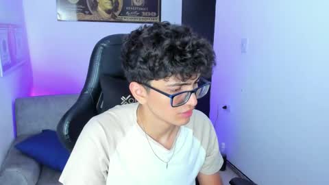 Snapshot of tylerwhiite_ chatting on March 9, 2025, 9:57 am online show from March 9, 2025, 9:57 am