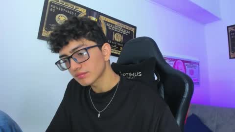 Snapshot of tylerwhiite_ chatting on March 12, 2025, 2:52 am online show from March 12, 2025, 2:52 am