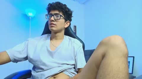Snapshot of tylerwhiite_ chatting on September 10, 2025, 4:56 am online show from September 10, 2025, 4:56 am