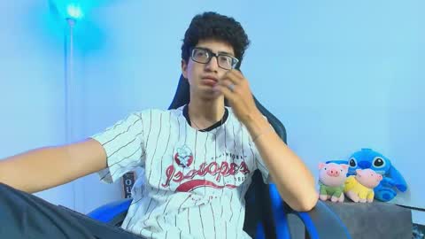 Snapshot of tylerwhiite_ chatting on September 26, 2025, 6:06 am online show from September 26, 2025, 6:06 am