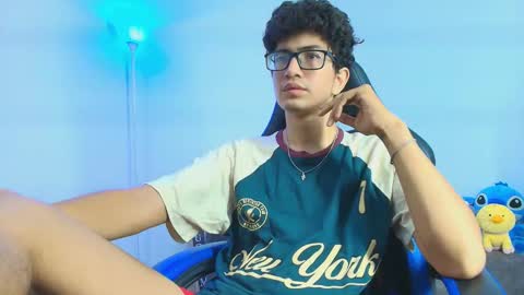 Snapshot of tylerwhiite_ chatting on October 1, 2025, 3:45 am online show from October 1, 2025, 3:45 am