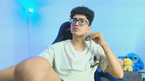 Snapshot of tylerwhiite_ chatting on October 9, 2025, 6:22 am online show from October 9, 2025, 6:22 am