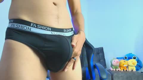 Snapshot of tylerwhiite_ chatting on October 13, 2025, 6:13 am online show from October 13, 2025, 6:13 am