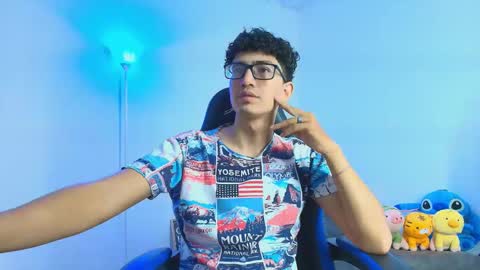 Snapshot of tylerwhiite_ chatting on October 14, 2025, 7:58 pm online show from October 14, 2025, 7:58 pm