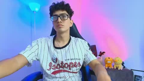   online show from December 14, 2025, 3:45 am