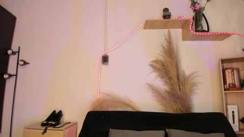 tylla__ online show from April 9, 2026, 4:56 am