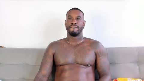 Snapshot of tyron_rulers chatting on October 31, 2025, 12:17 pm Dvid Rullers online show from October 31, 2025, 12:17 pm