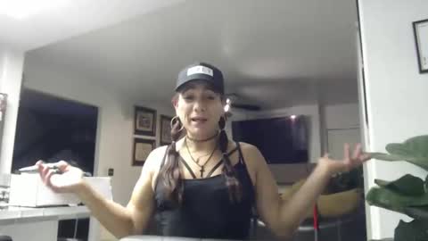 Snapshot of uandme_baby chatting on October 19, 2025, 3:29 am Azelia B online show from October 19, 2025, 3:29 am