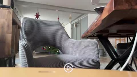 ueberdruck01 online show from December 15, 2025, 10:52 am