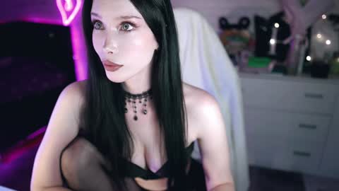 Izzy    online show from January 8, 2025, 12:47 pm