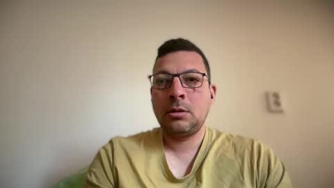 ukhalid82 online show from April 18, 2026, 11:47 am