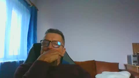 ulmeni4 online show from December 2, 2024, 1:24 pm