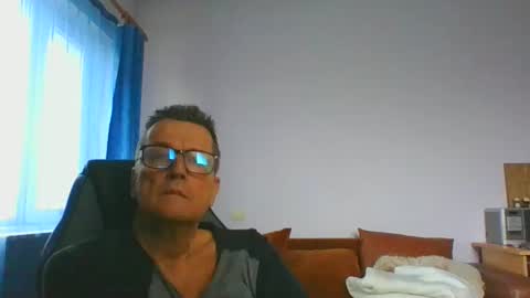 ulmeni4 online show from December 15, 2024, 9:56 am