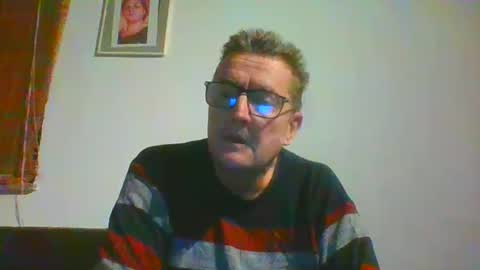 ulmeni4 online show from January 1, 2025, 4:18 pm