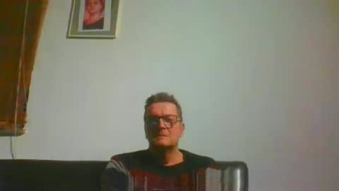 ulmeni4 online show from January 1, 2025, 7:43 pm